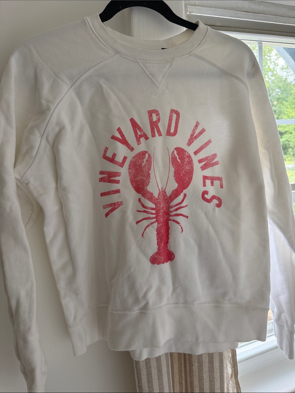 Vineyard Vines White Crewneck Sweatshirt with Pink Lobster Graphic size medium